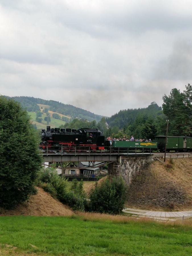 Ferienwohnung Bimmelbahn-Blick Neudorf  Buitenkant foto